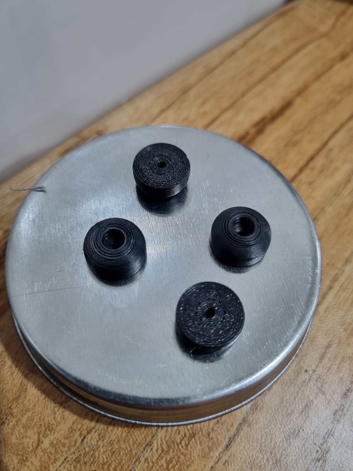 Patas de goma para Tablas y platos de madera.