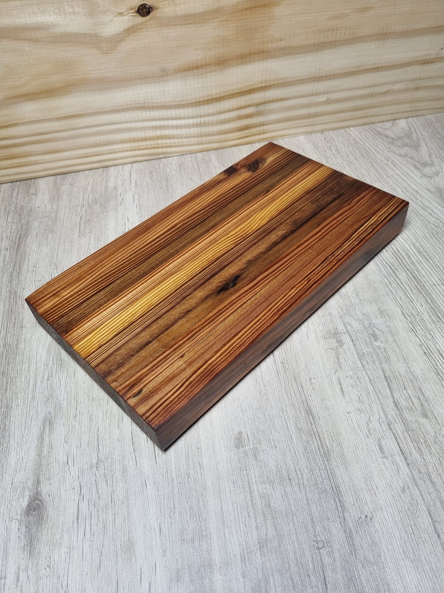 Tabla de Pinotea Vintage Premium – Madera Extinta y Exclusiva