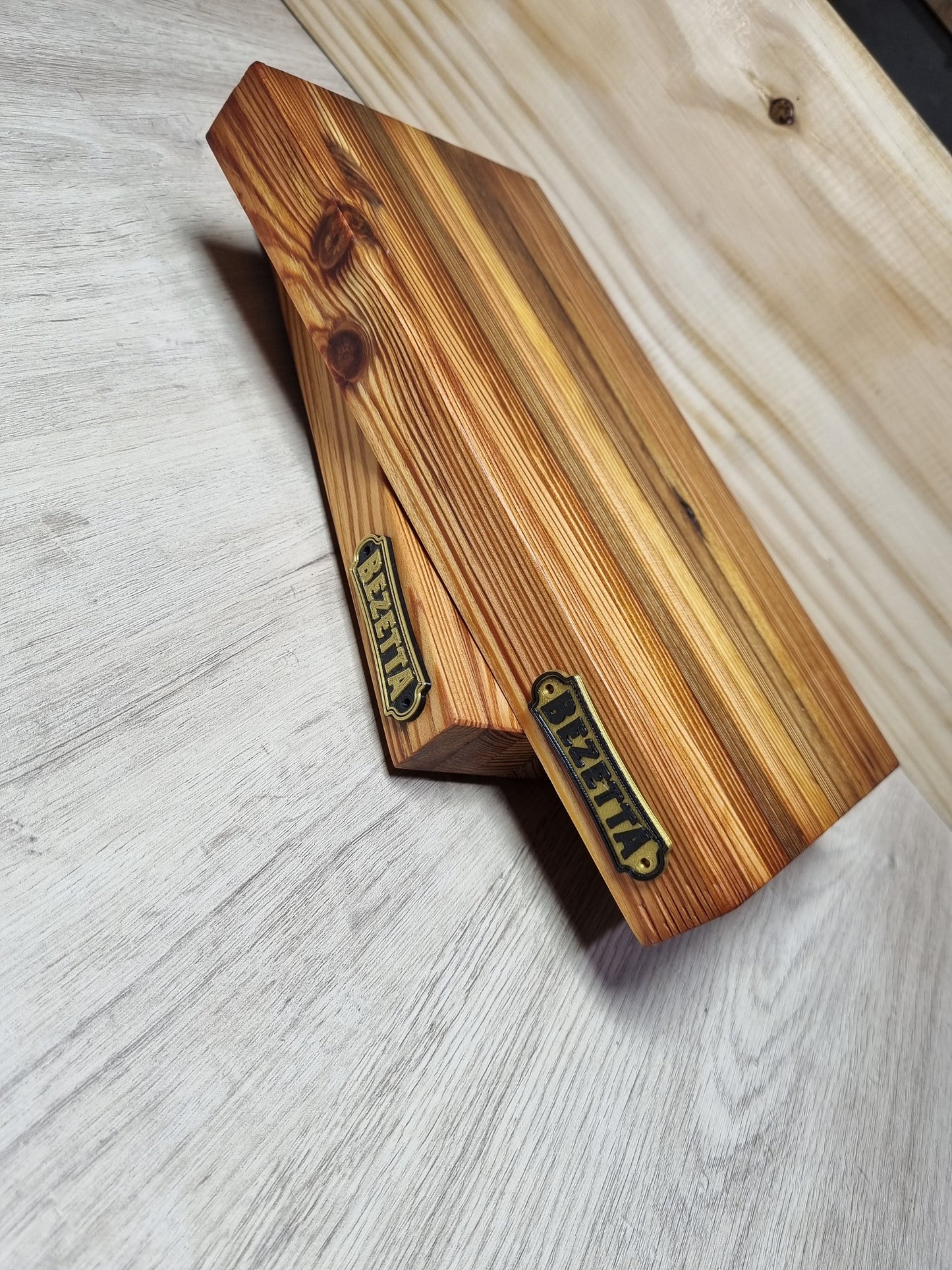 Tabla de Pinotea Vintage Premium – Madera Extinta y Exclusiva